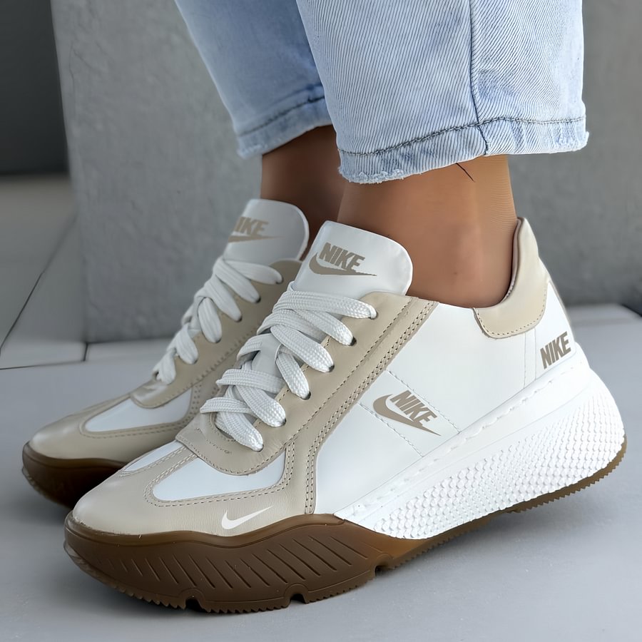 Nike® 2026 kollekció – Női bőrből készült edzőcipők