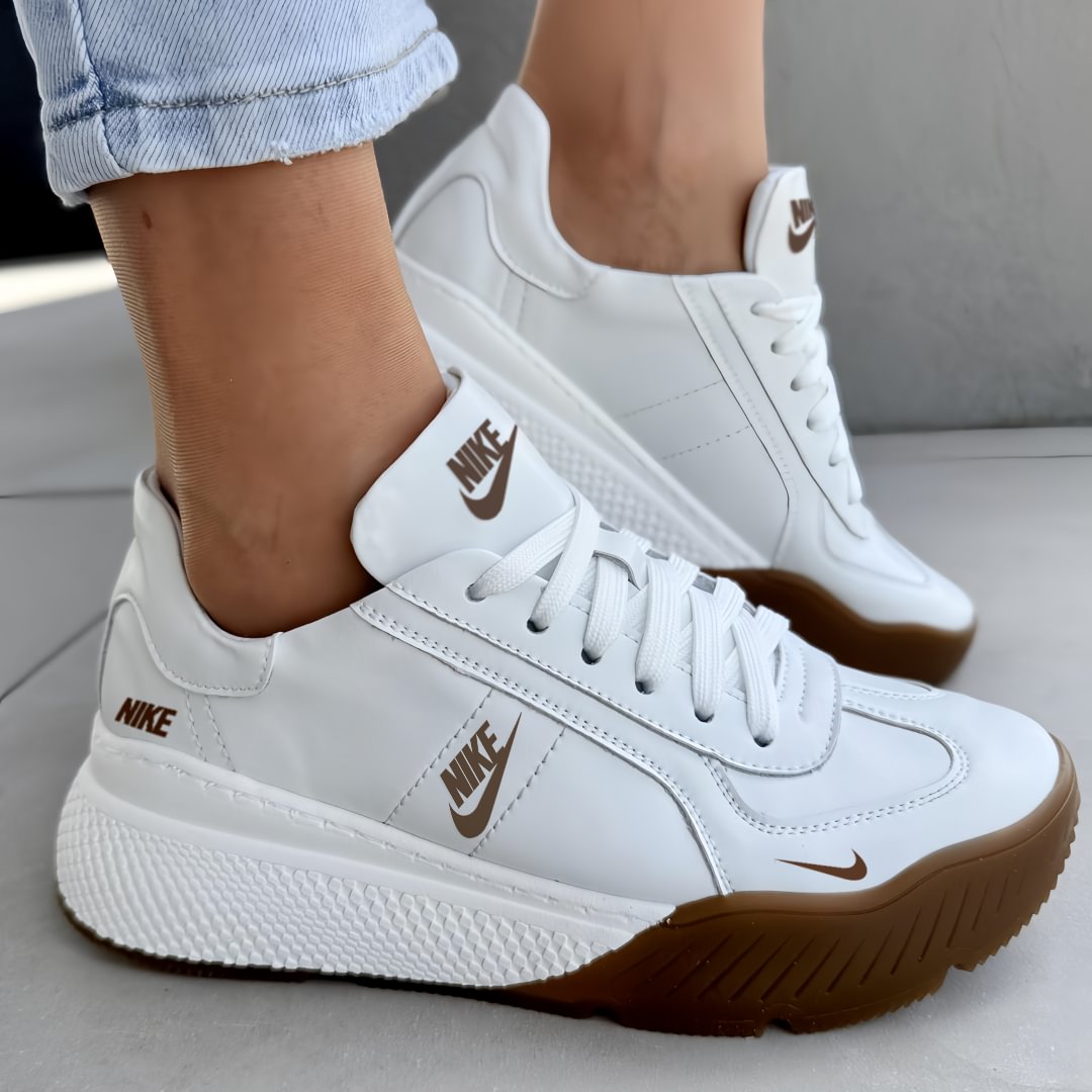 Nike® 2026 kollekció – Női bőrből készült edzőcipők
