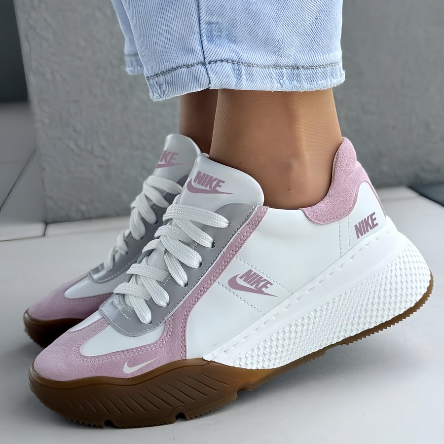 Nike® 2026 kollekció – Női bőrből készült edzőcipők