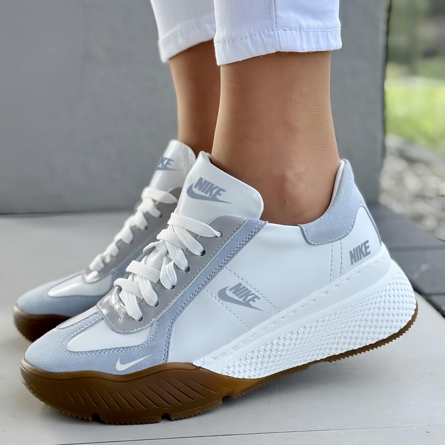 Nike® 2026 kollekció – Női bőrből készült edzőcipők