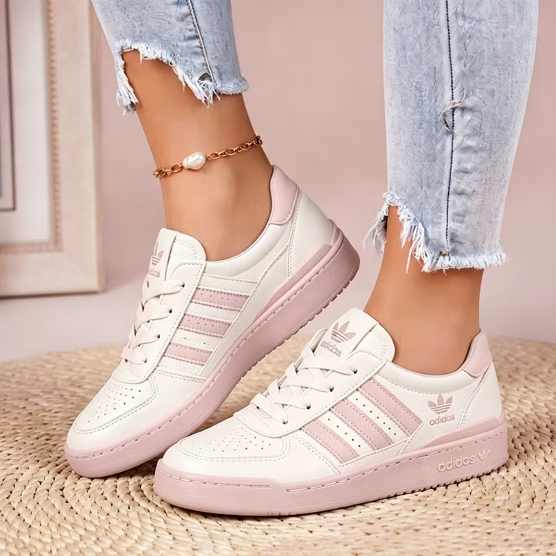 Adidas női klasszikus sportcipő perforált légáteresztő bőrrel, csúszásmentes talppal
