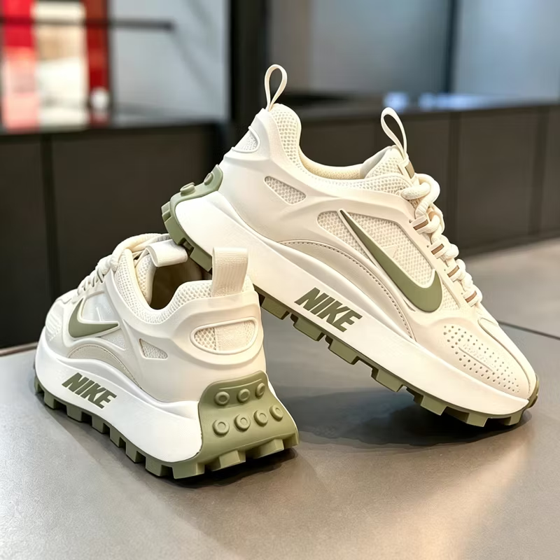 Nike univerzális trendi sportcipők vastag, ütéscsillapító talppal és csúszásgátló mintázatú külső talppal