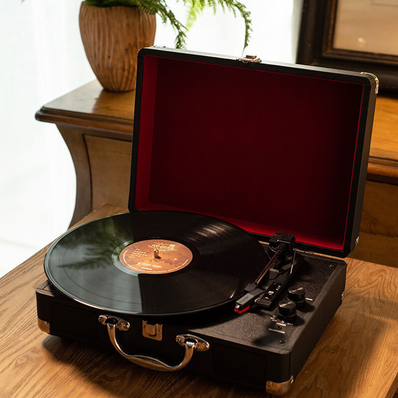 Auryvox Heritage VT-80: Tragbarer Koffer-Plattenspieler mit eingebauten Lautsprechern für authentische Vinyl-Wiedergabe
