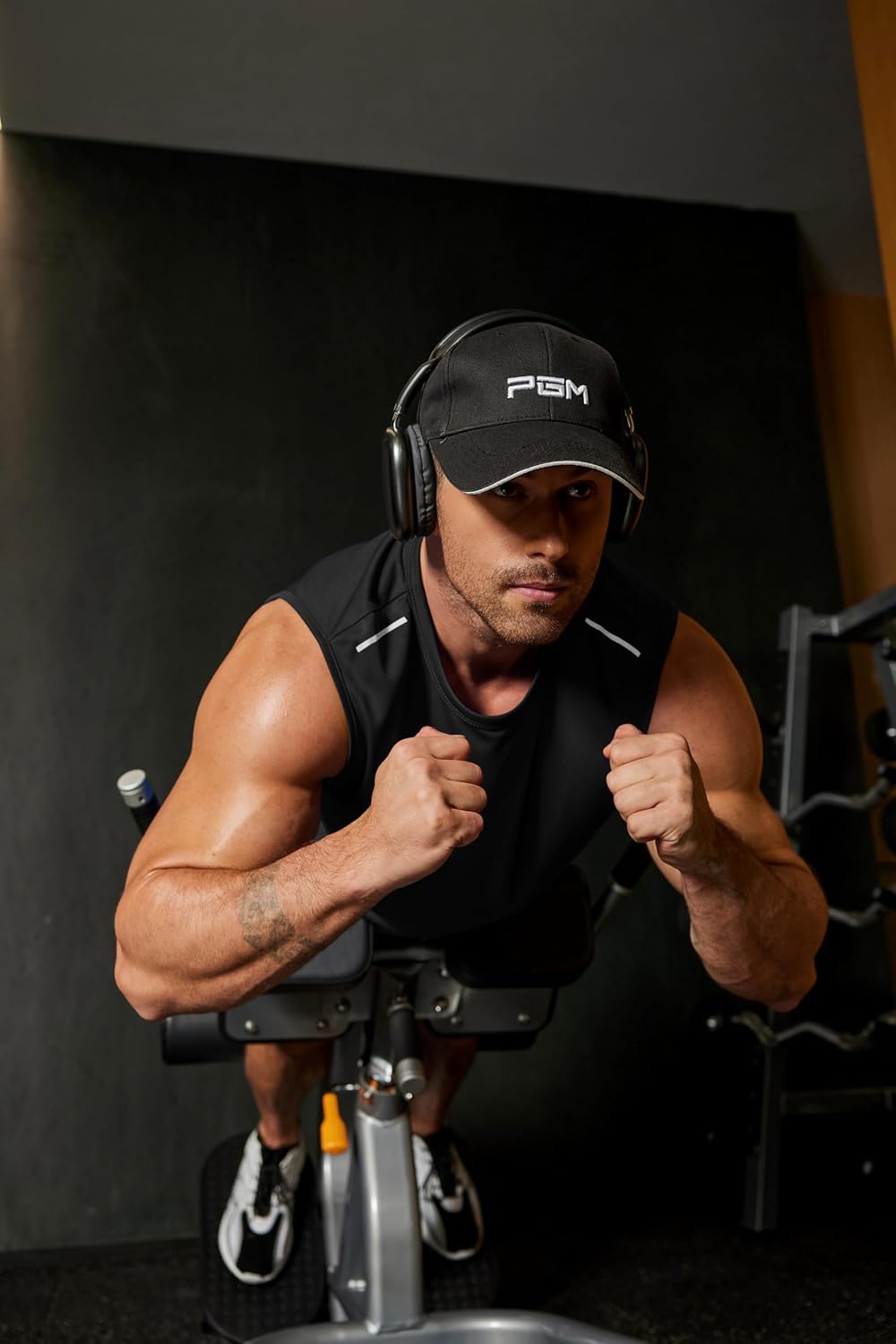 Men's reflective shoulder workout tank top detail