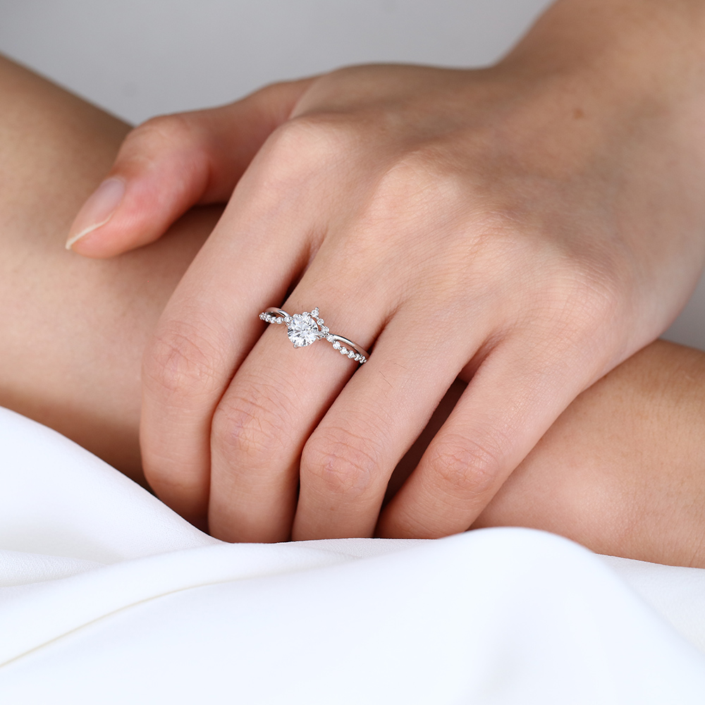 0.5ct Colorless VS+ Round Cut Lab Grown Diamond Crossover 4 Claw Prong Engagement Promise Ring (5)