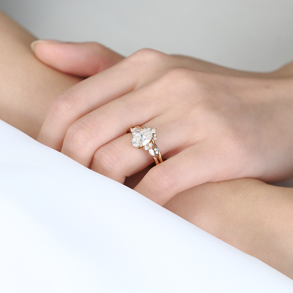 1.5ct Oval Lab Diamond Ring Set Classic 4-Prong Engagement Ring in Yellow Gold