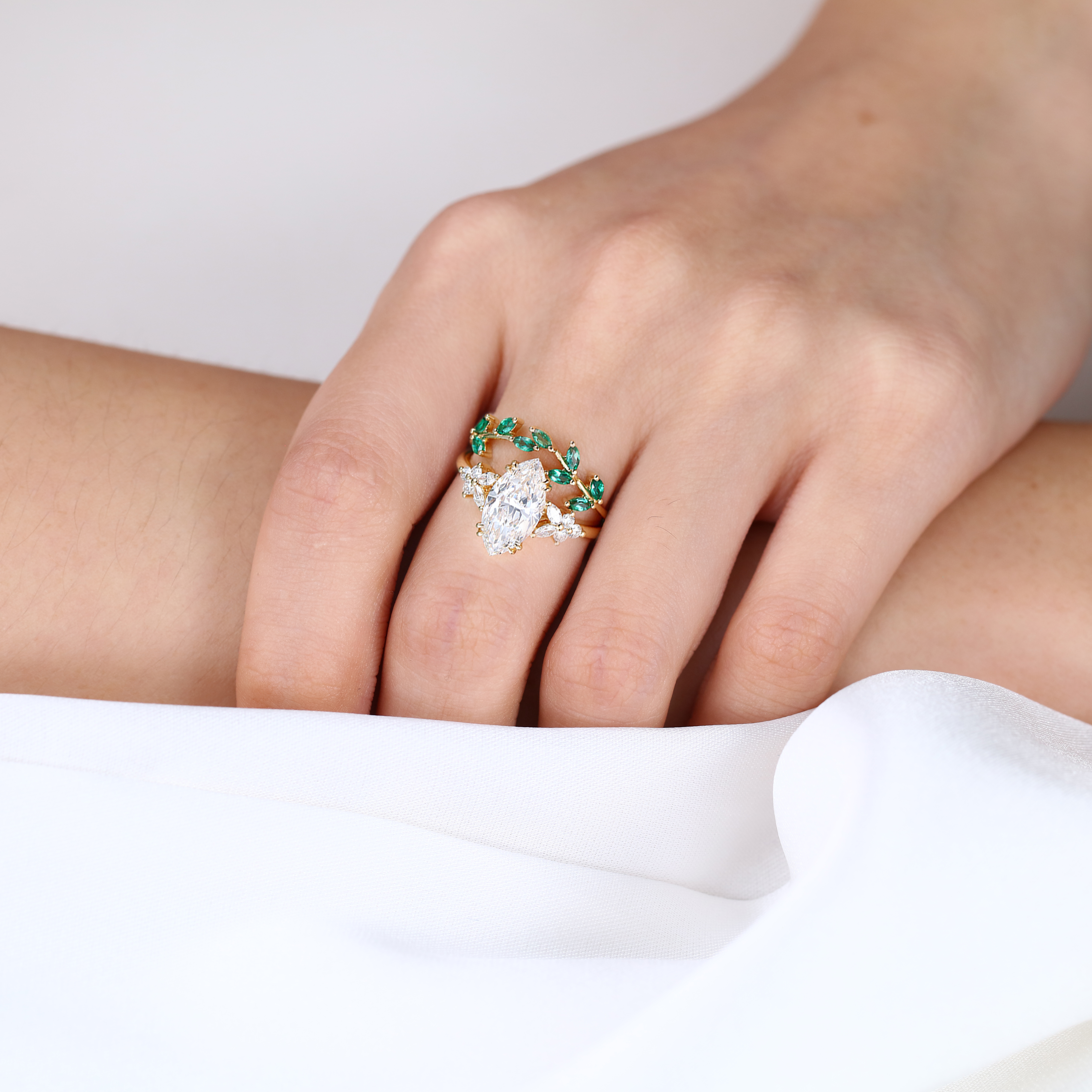 1.5ct Marquise Cut Lab Diamond Engagement Ring Set Curved Emerald Wedding Ring (4)