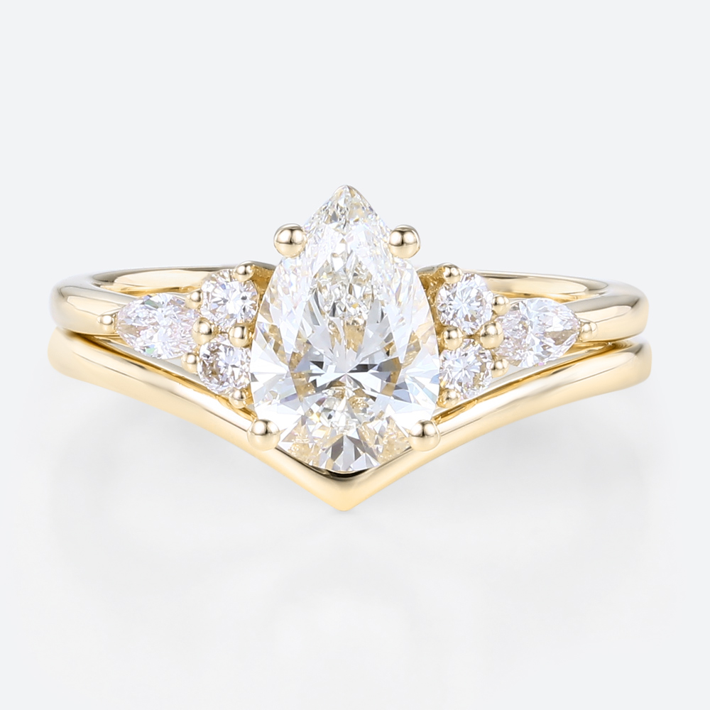 1ct Colorless VS+ Pear Shaped Lab Grown Diamond Rings Sets Classic 4-Prong Engagement Ring with Simple V-shaped ring Set in Yellow Gold