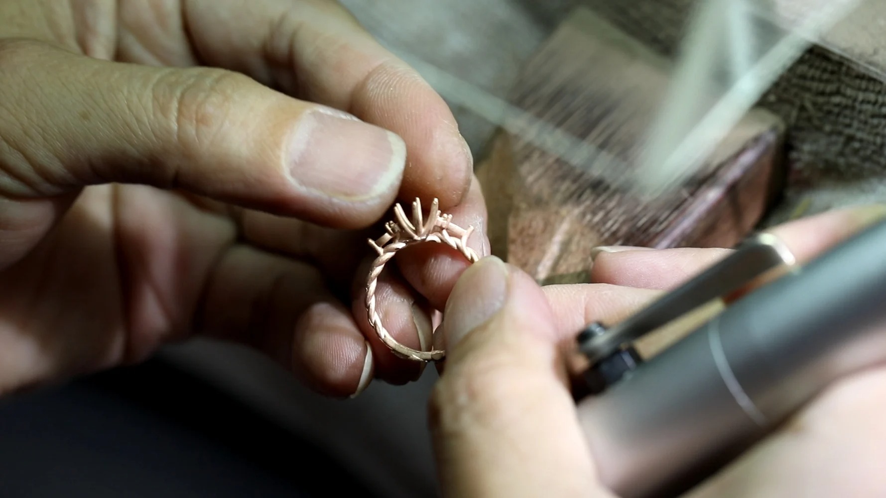 Custom Engagement Ring Guide