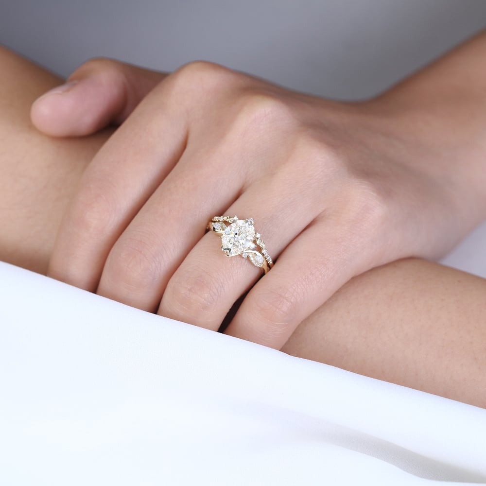 2ct Oval Lab Grown Diamond Ring​ Set Vine-Inspired 6-Prong Bridal Ring Set in Yellow Gold