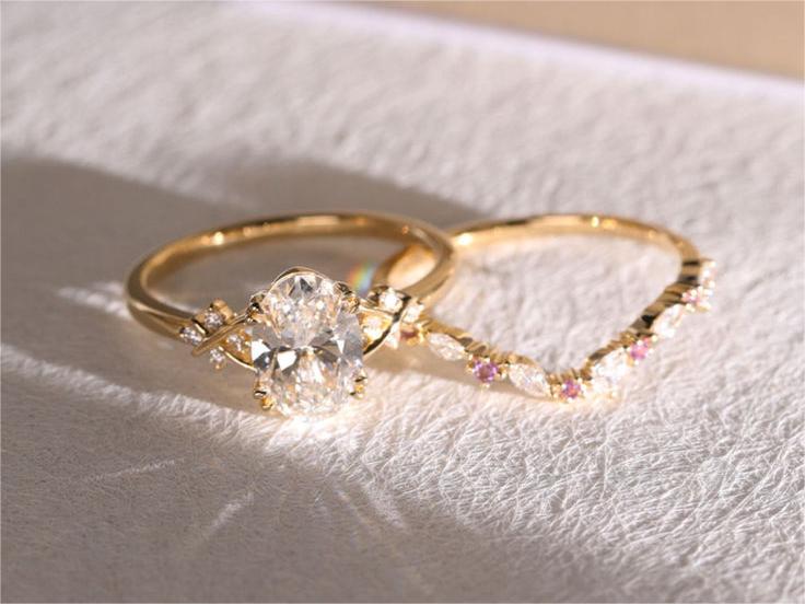 Fashion Week 1.5ct Colorless VS+ Oval Cut Lab Grown Diamond Vintage Infinity 4 Double Claw Bridal Ring Set in Yellow Gold