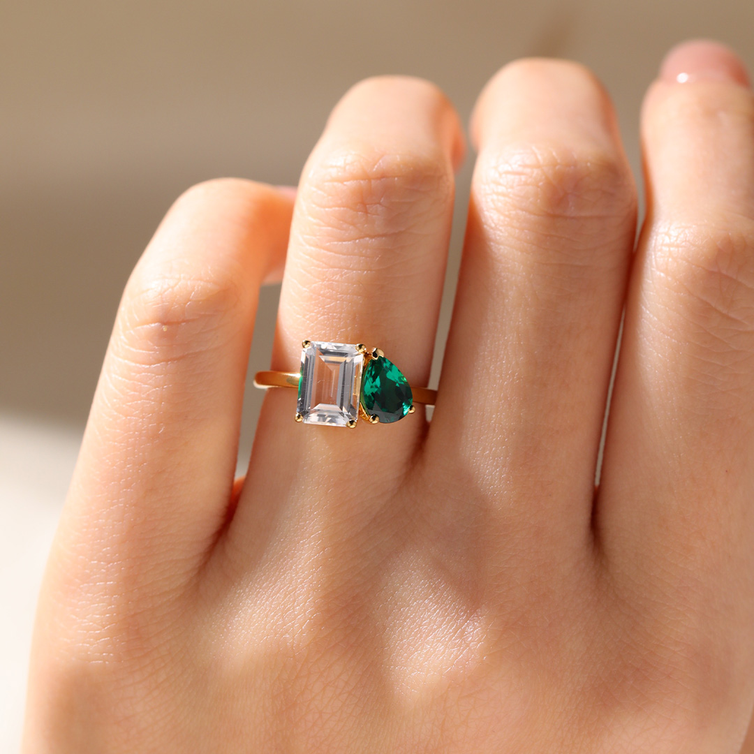 Perfect Jewelry Gift Toi Et Moi Emerald Diamond Elegant and Simple Engagement Rings