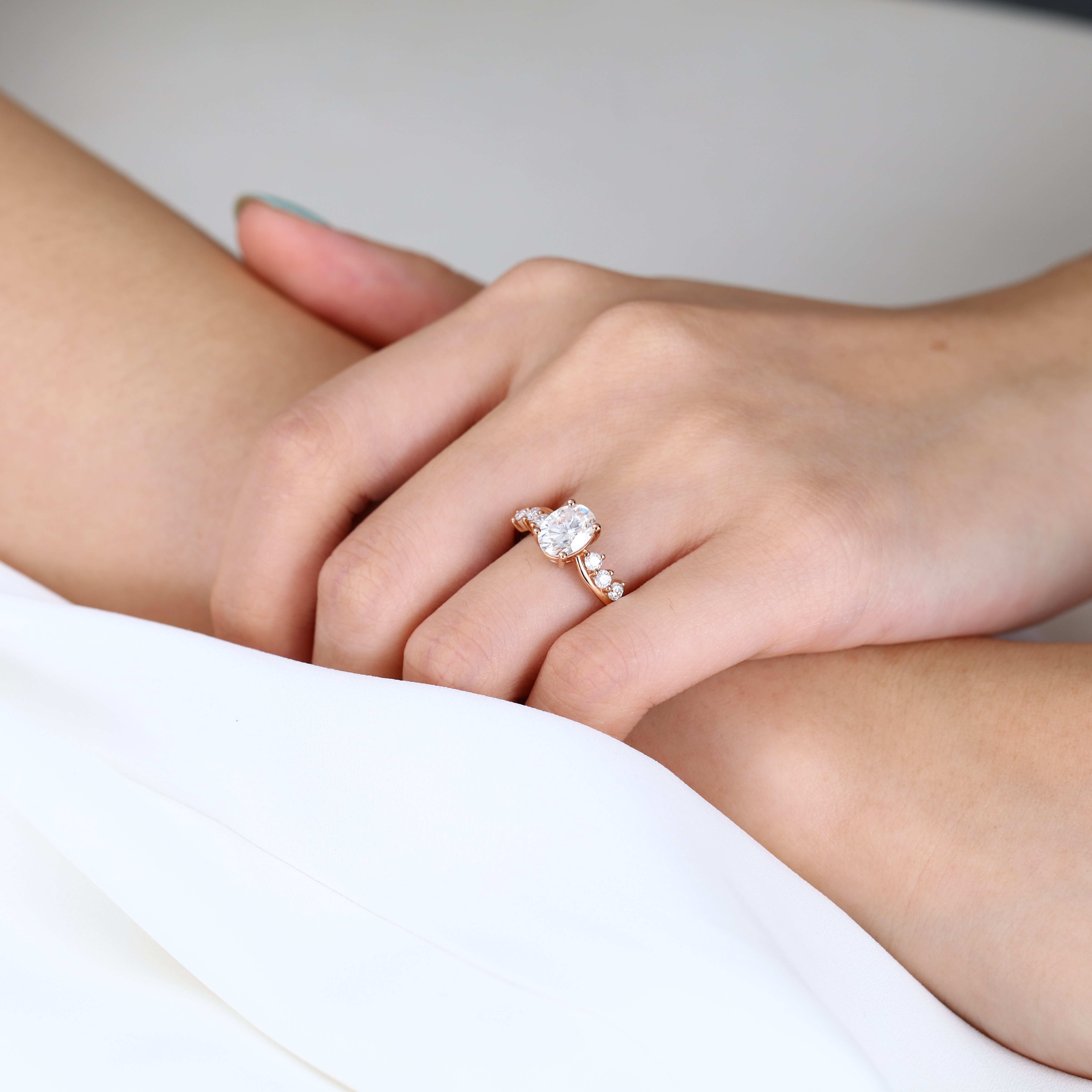 Diamond Engagement Rings 1.5 Carat Oval Lab Diamonds Ring Swirling Romance Bridal Ring