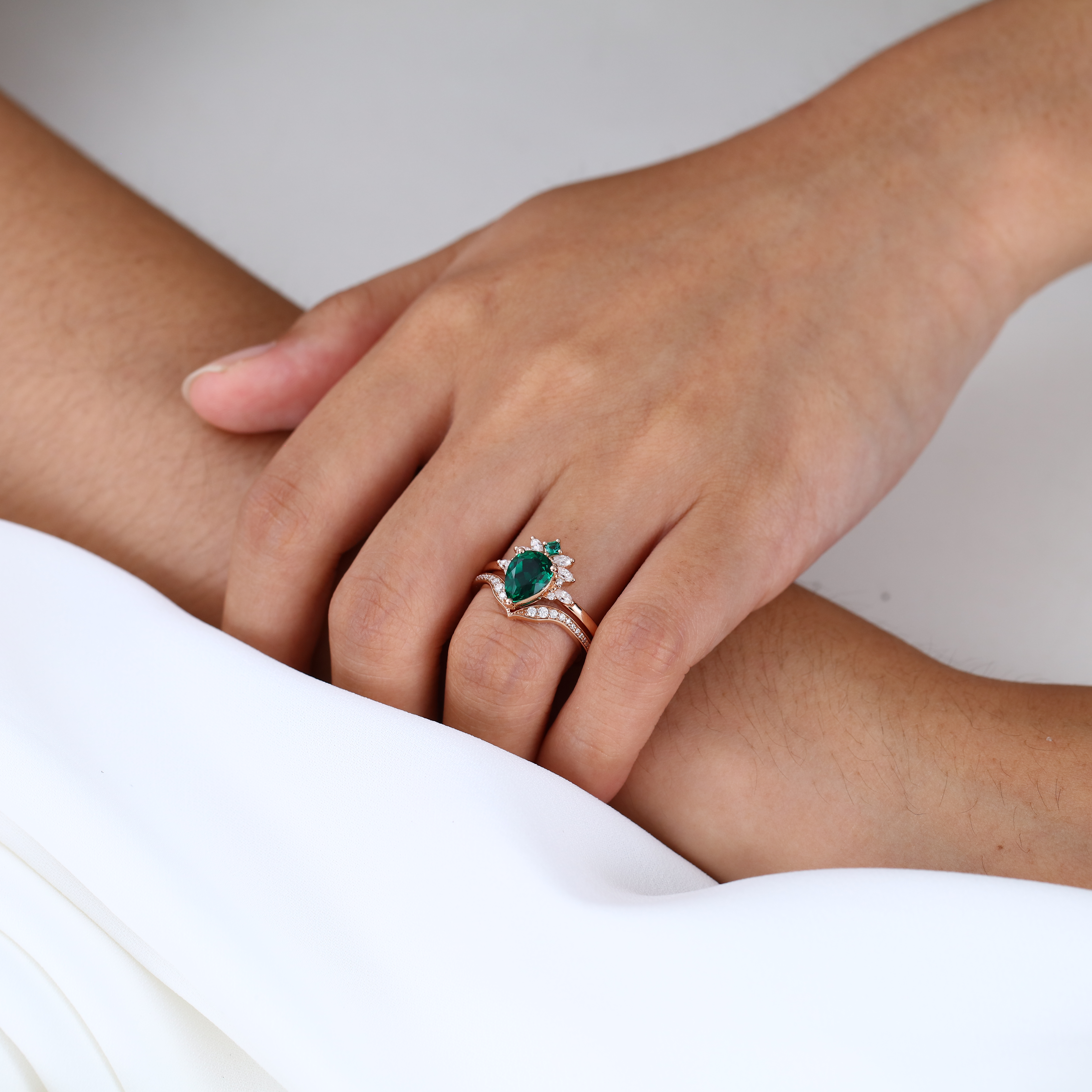 Women's Emerald Ring Pear Shaped Engagement Rings with Wedding Bands