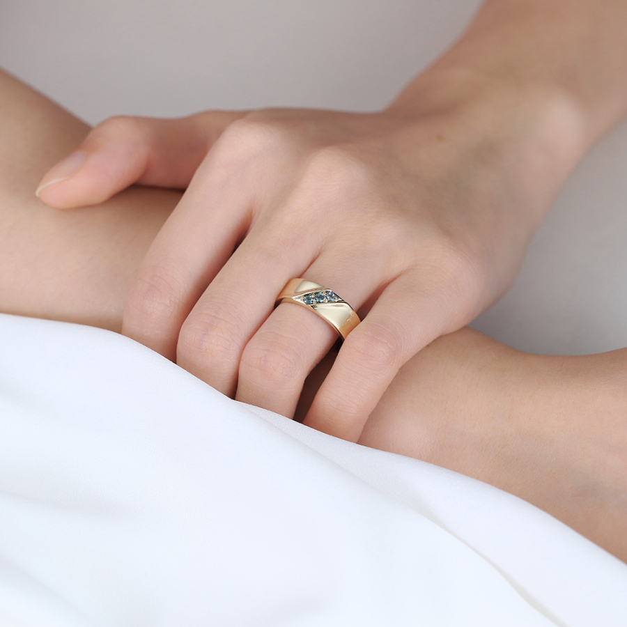 Why Chunky Engagement Rings Are Dominating 2025