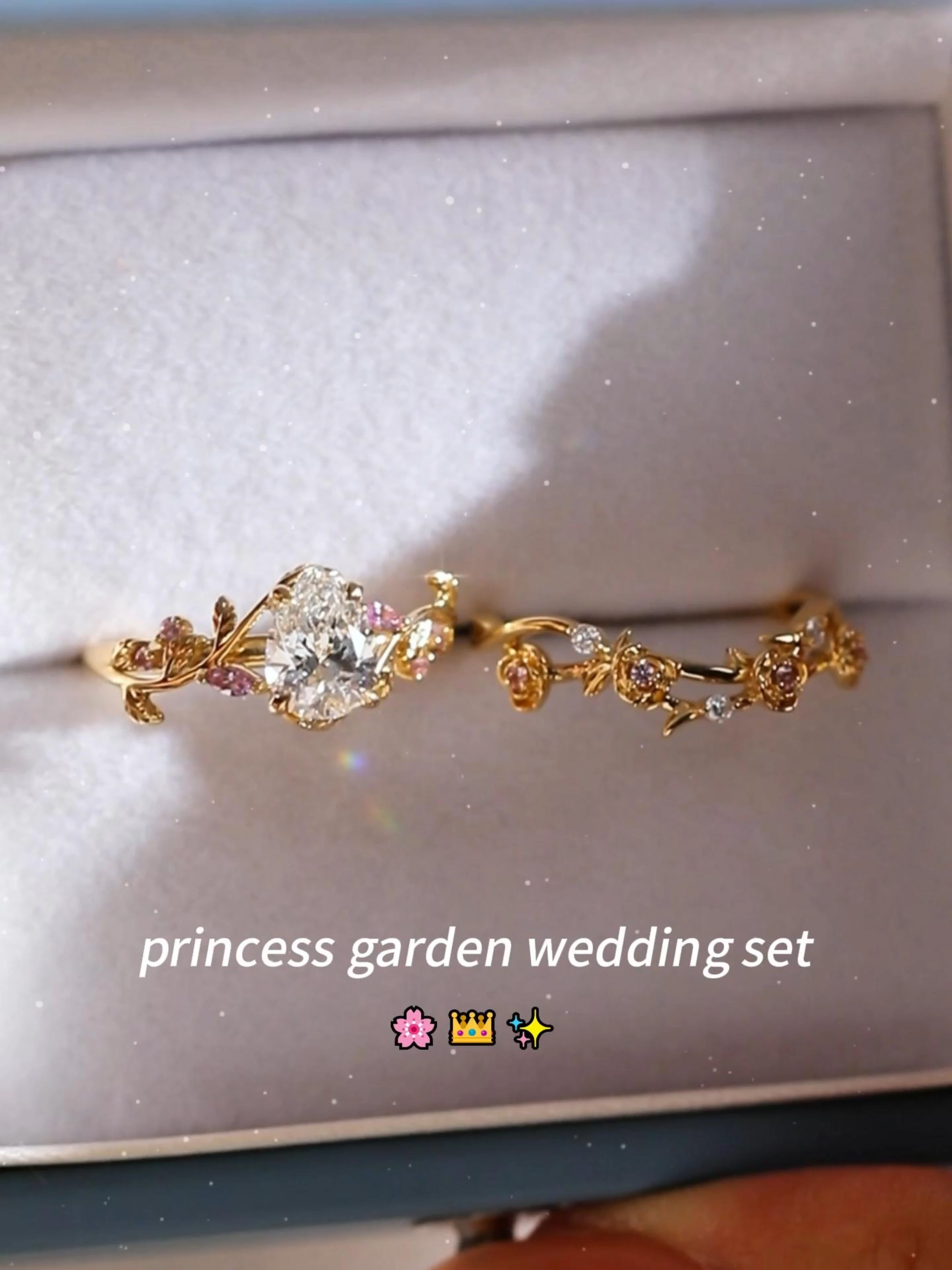1ct Pear Cut Lab Grown Diamond Vine Bypass Bridal Ring Set with Vine-Inspired Band in Yellow Gold