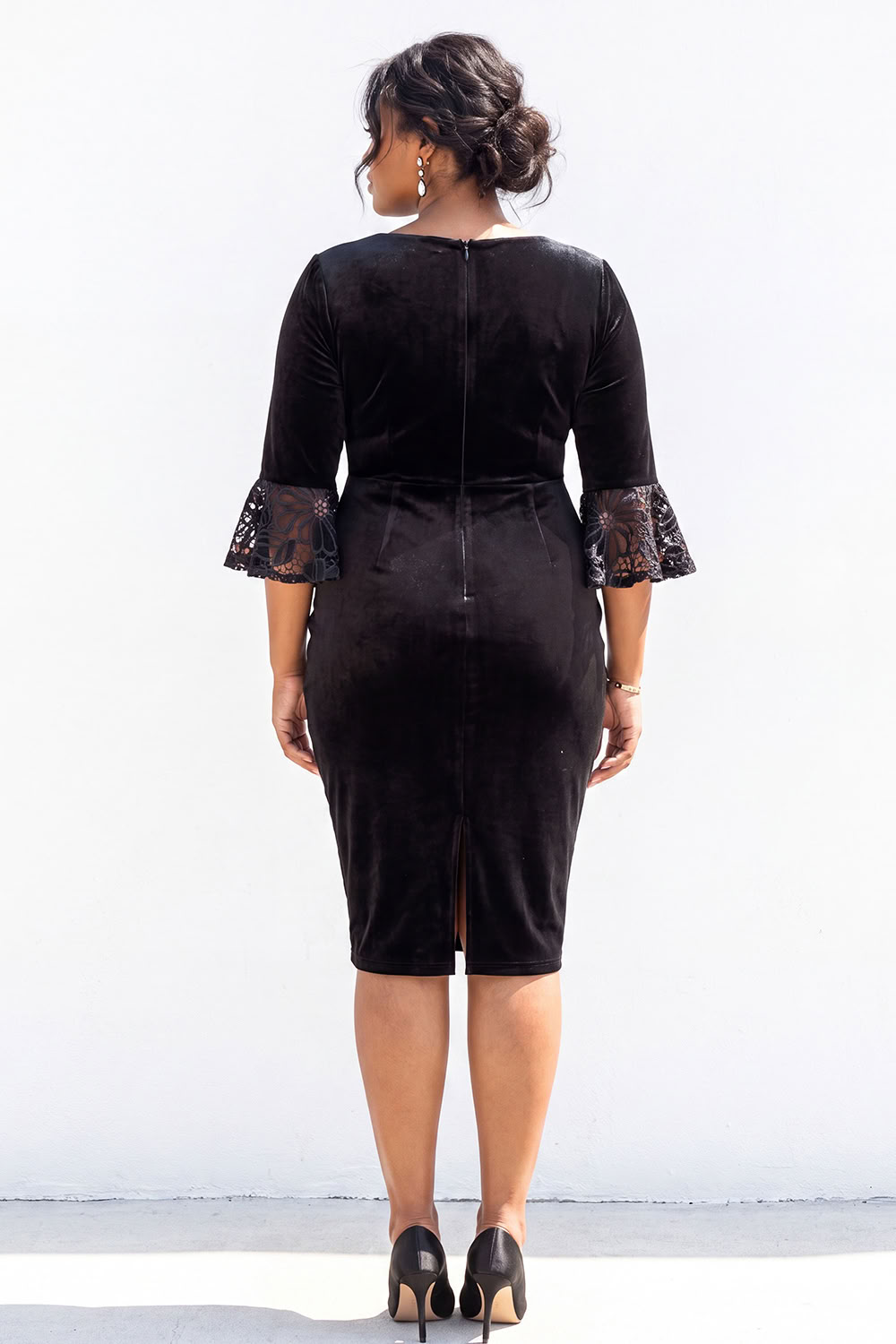 Bodycon Black Velvet V Neck Plus Size Mini Dress with 3/4 Sleeves