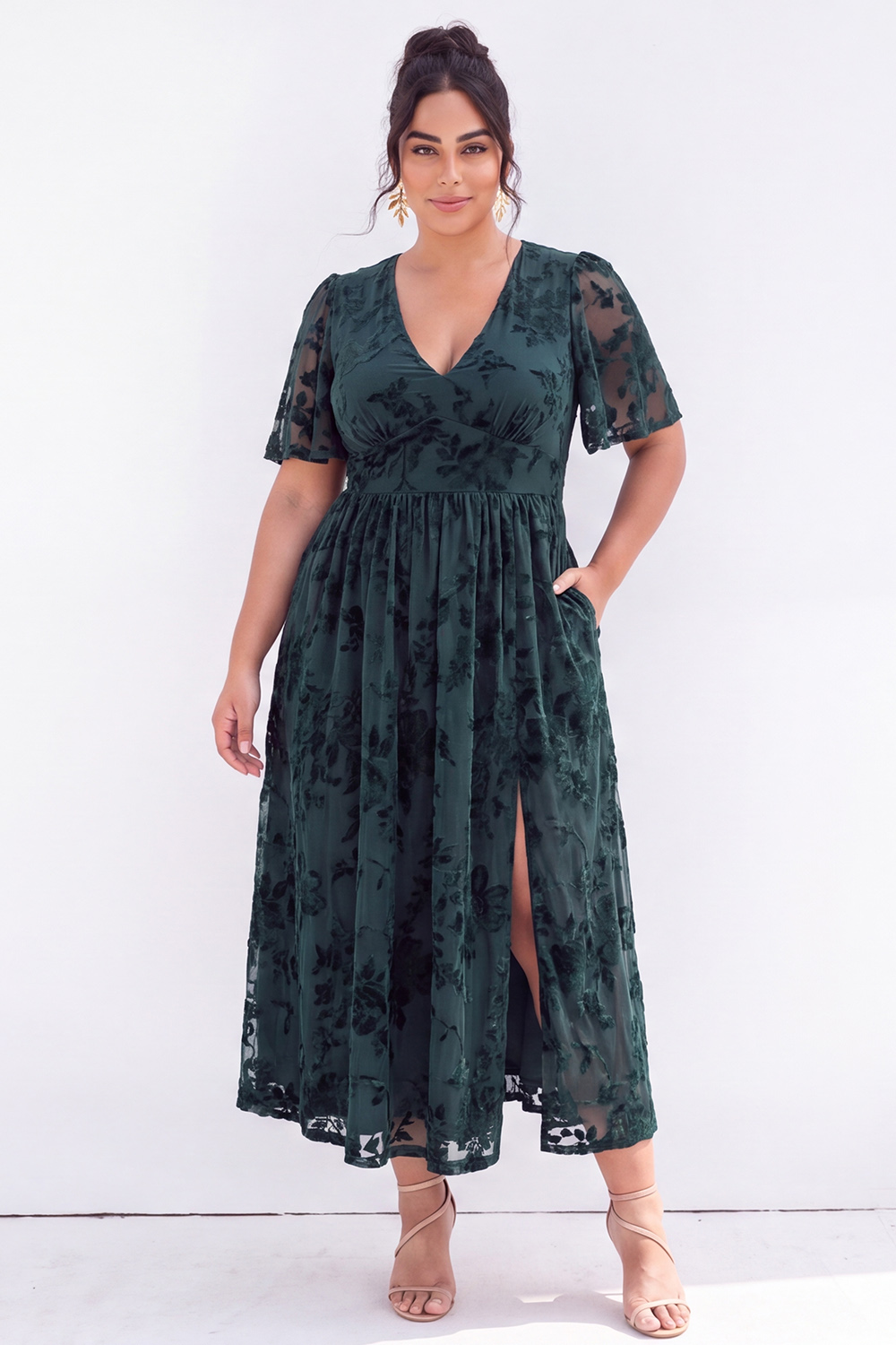 Dressself Women Dark Green Velvet Plus Size Formal Dress with Slit Floral A Line V Neck Evening Dress with Short Sleeves