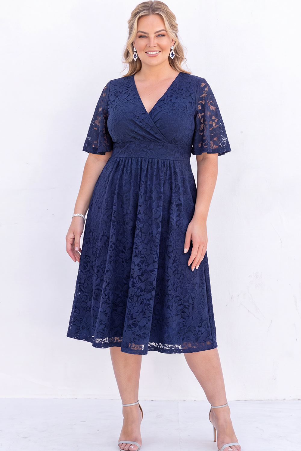 Dressself Women Plus Size Black Lace Midi Dress A Line V Neck Mother of the Bride Dress with Short Sleeves