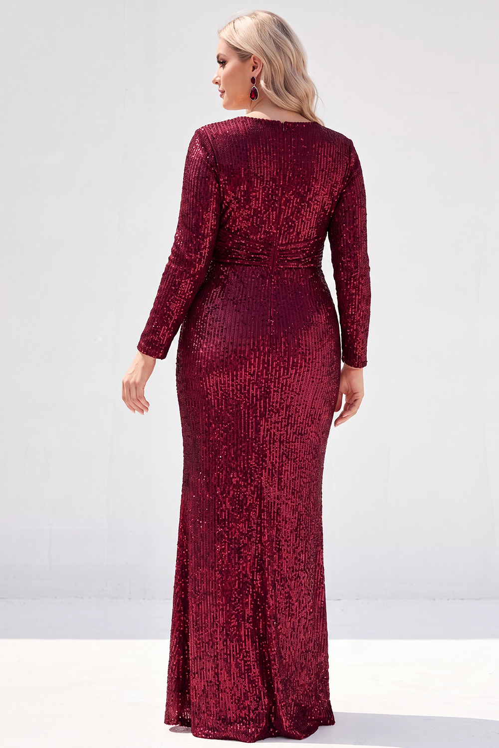 Sparkly Black V-Neck Sequins Plus Size Long Mother of the Bride Dress with Long Sleeves 