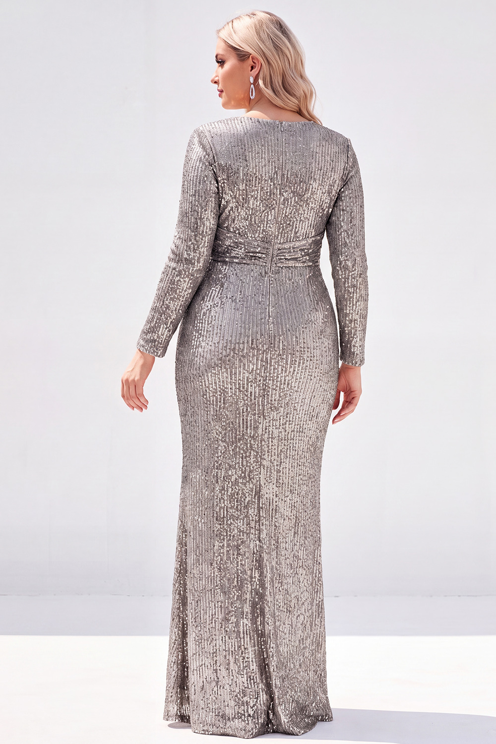 Sparkly Black V-Neck Sequins Plus Size Long Mother of the Bride Dress with Long Sleeves 