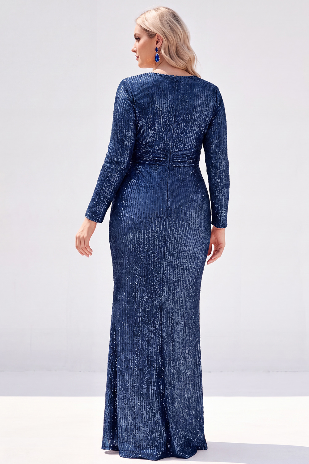 Sparkly Black V-Neck Sequins Plus Size Long Mother of the Bride Dress with Long Sleeves 