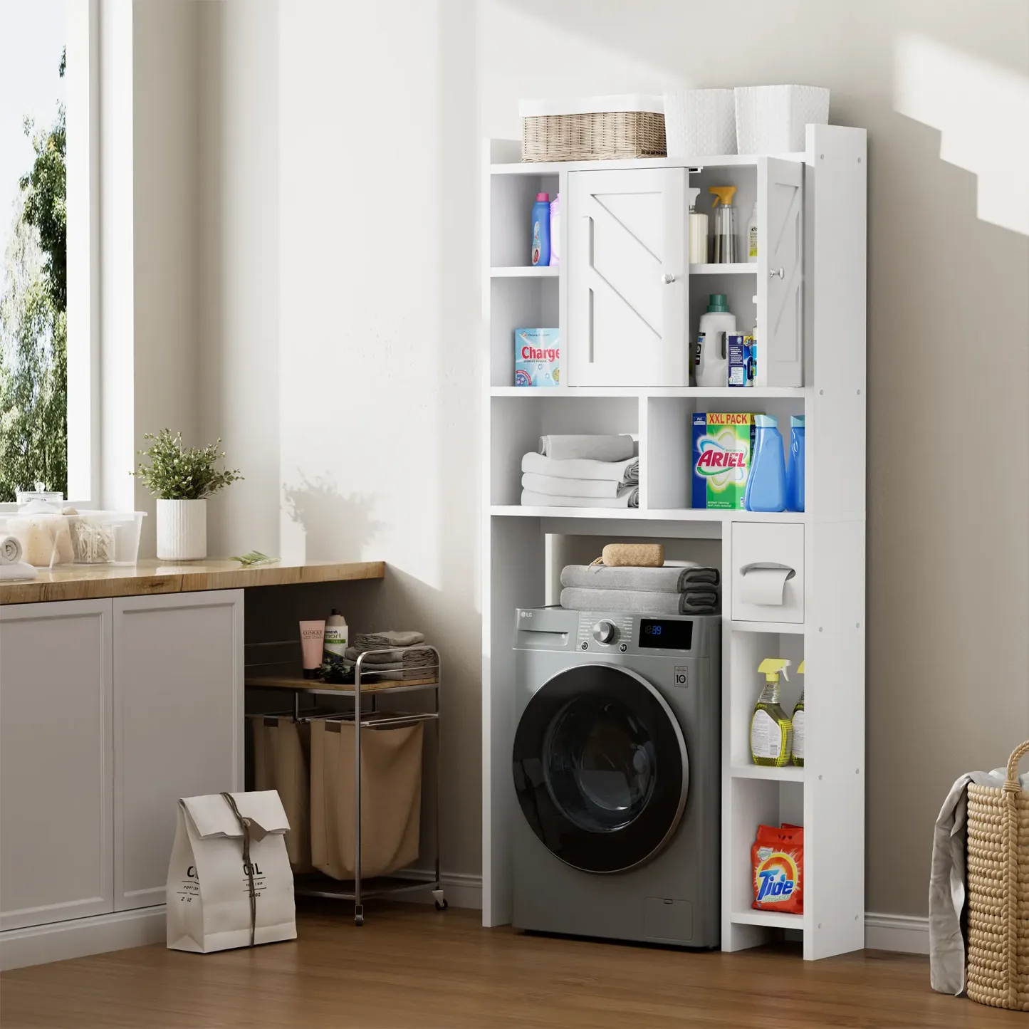 Armario de almacenamiento para colocar sobre el inodoro, estilo granja con 2 puertas tipo granero y soporte para papel higiénico, estantería para baño y organizador de muebles para lavandería.