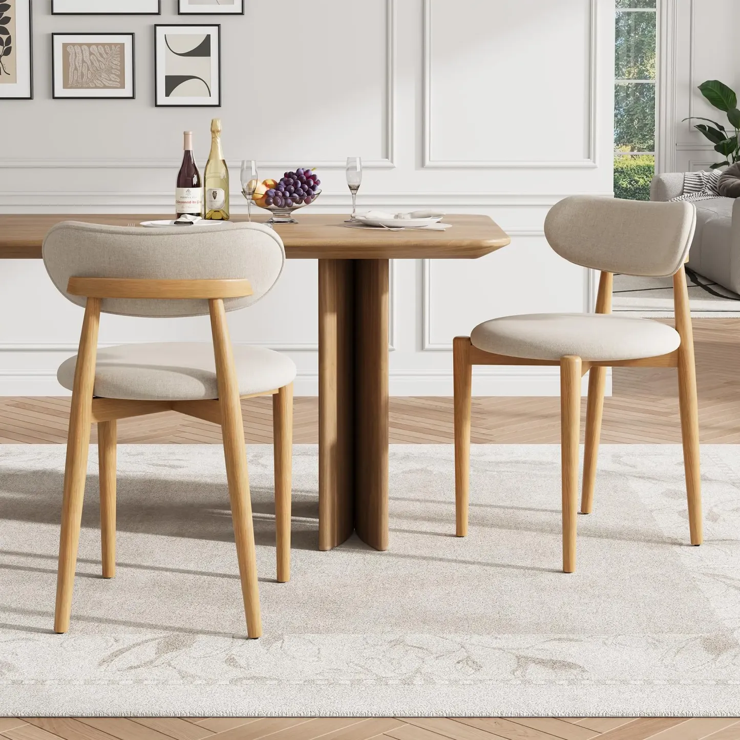 Juego de 2 sillas de comedor modernas de madera – Asientos tapizados en color blanco crema – Patas de madera resistentes – Estilo rústico (farmhouse) para comedor o tocador – Acabado clásico en blanco crema y nogal