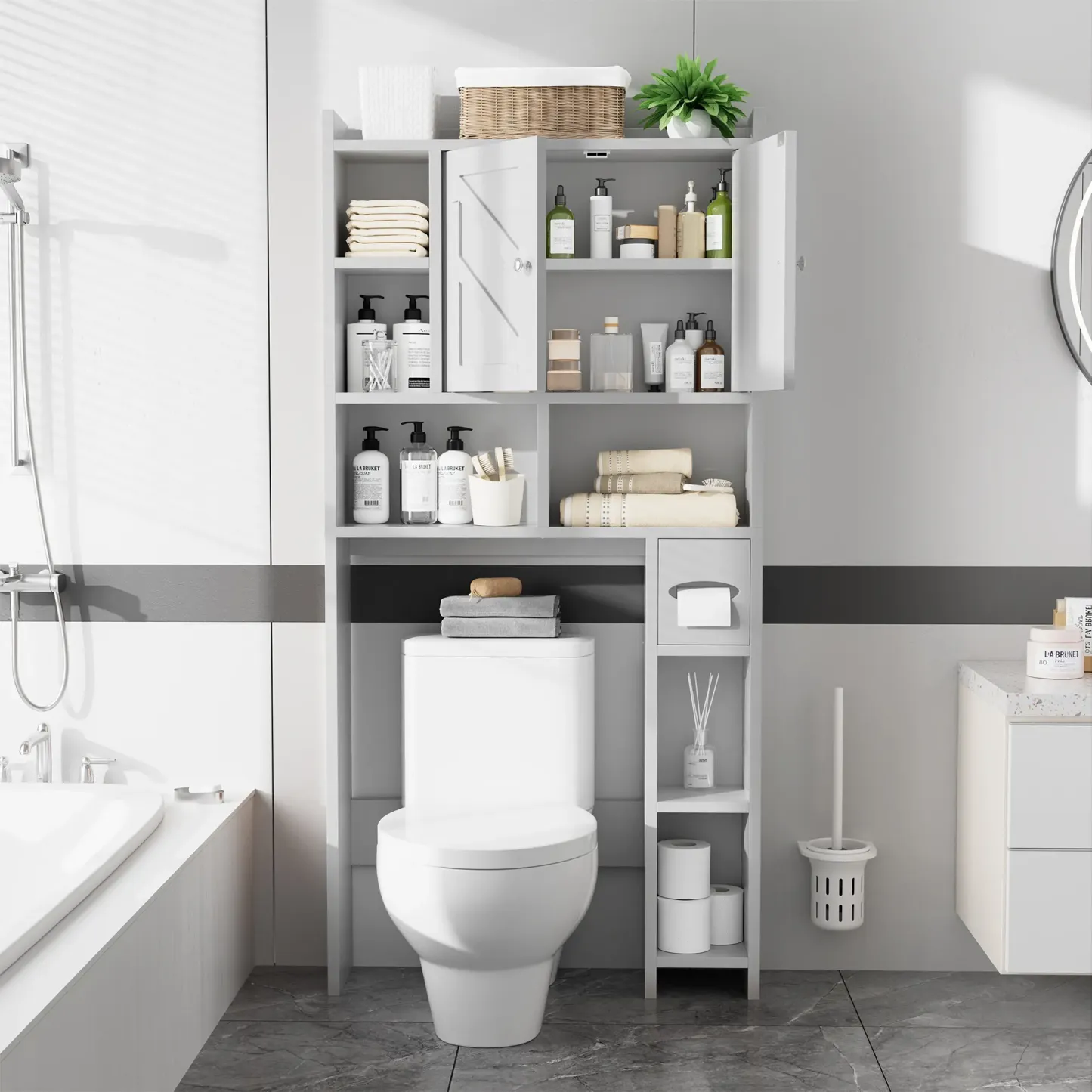 Armario de almacenamiento para colocar sobre el inodoro, estilo granja con 2 puertas tipo granero y soporte para papel higiénico, estantería para baño y organizador de muebles para lavandería.