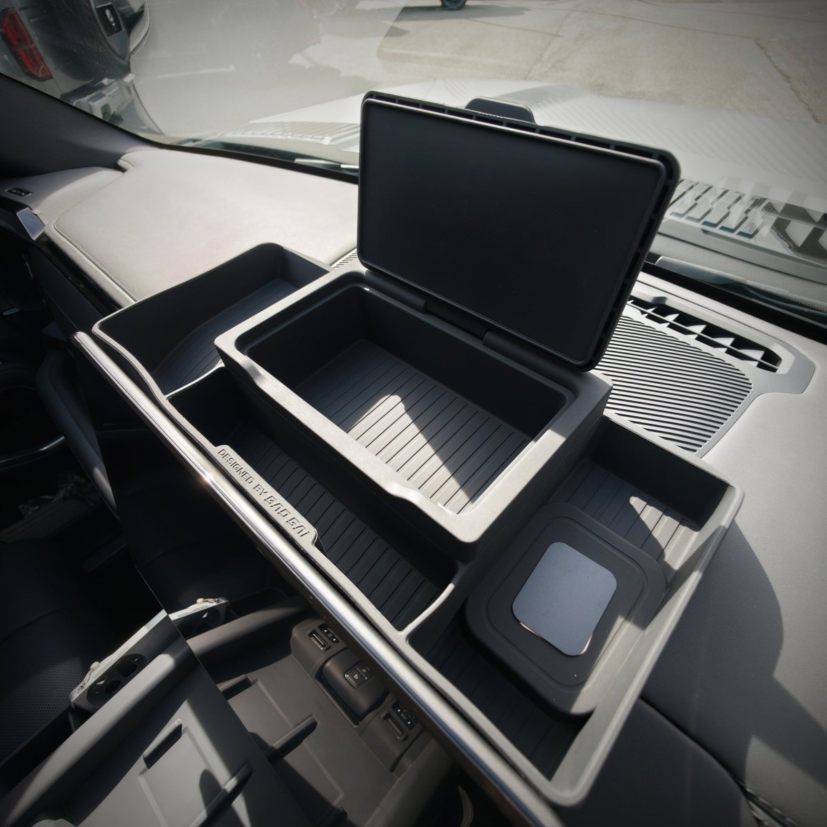CENTRE SCREEN REAR STORAGE ORGANISER DENZA B8 2026+-Let us help you explore your 4x4 with us Noxfun