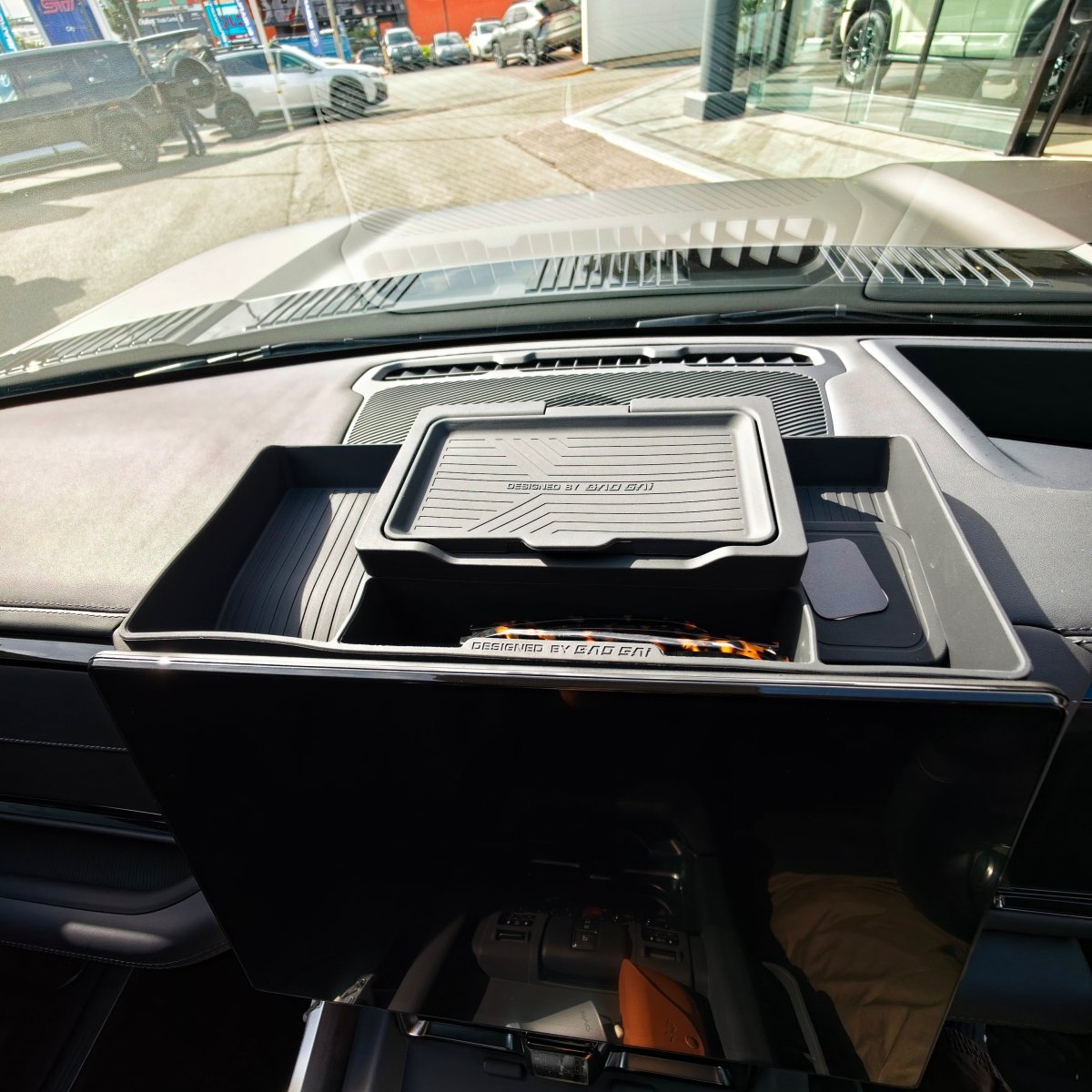 CENTRE SCREEN REAR STORAGE ORGANISER DENZA B8 2026+-Let us help you explore your 4x4 with us Noxfun