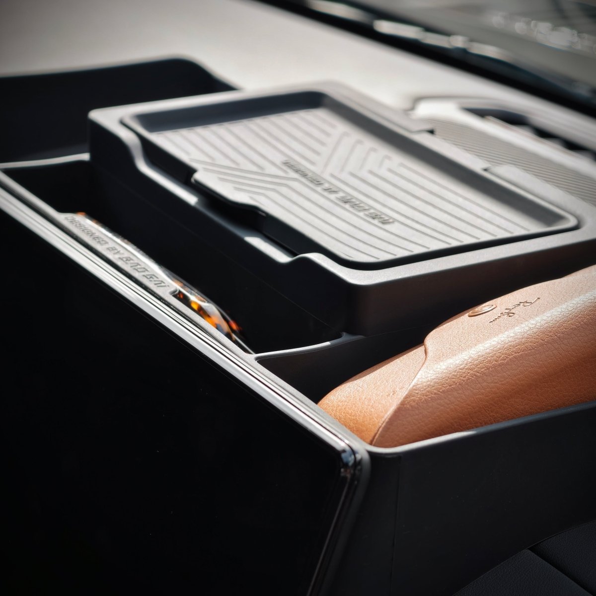 CENTRE SCREEN REAR STORAGE ORGANISER DENZA B8 2026+-Let us help you explore your 4x4 with us Noxfun