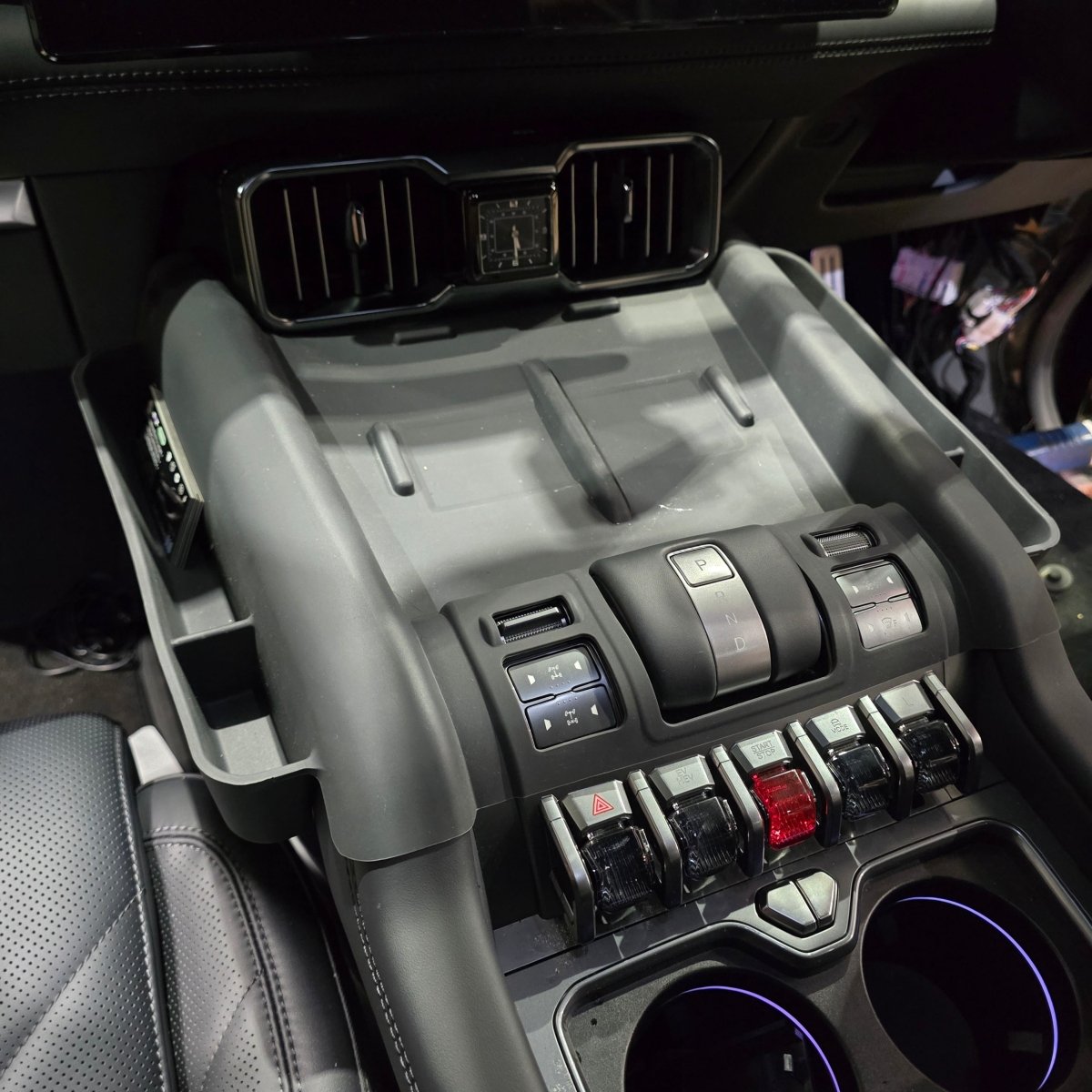 SILICONE WIRELESS CHARGE PAD STORAGE COVER DENZA B8 2026+-Let us help you explore your 4x4 with us Noxfun