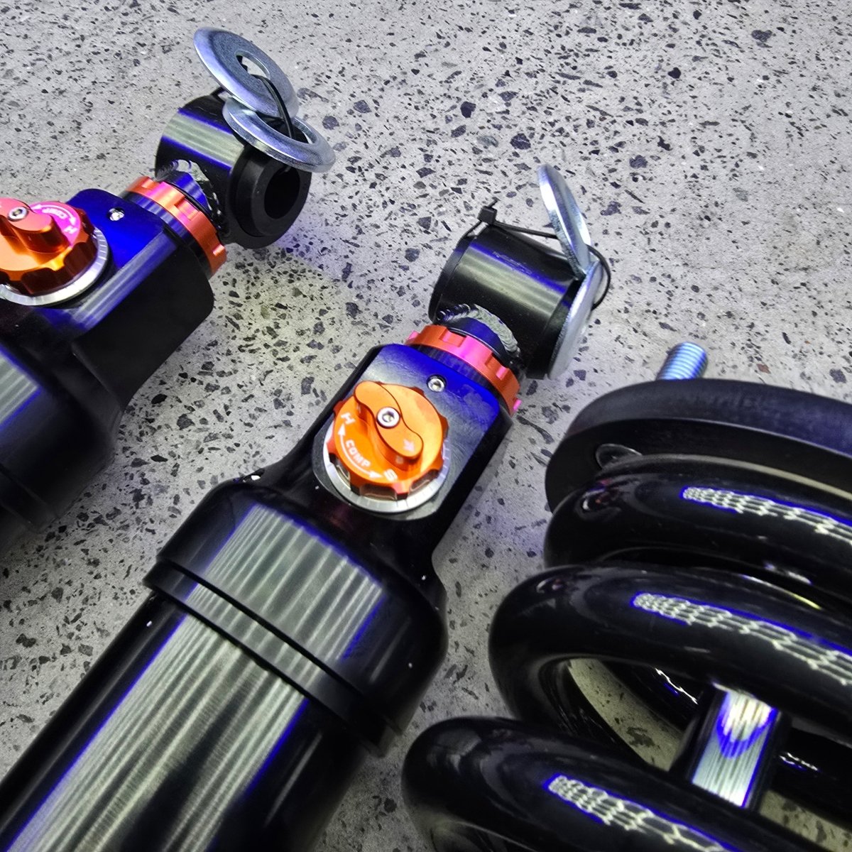 TANK 300 NITROGEN MONOTUBE SUSPENSION KIT-Let us help you explore your 4x4 with us Noxfun