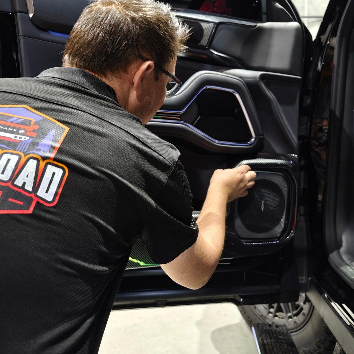 CARBON SERIES DOOR CARD SCUFF PROTECTORS  DENZA B8 2026+-Let us help you explore your 4x4 with us Noxfun