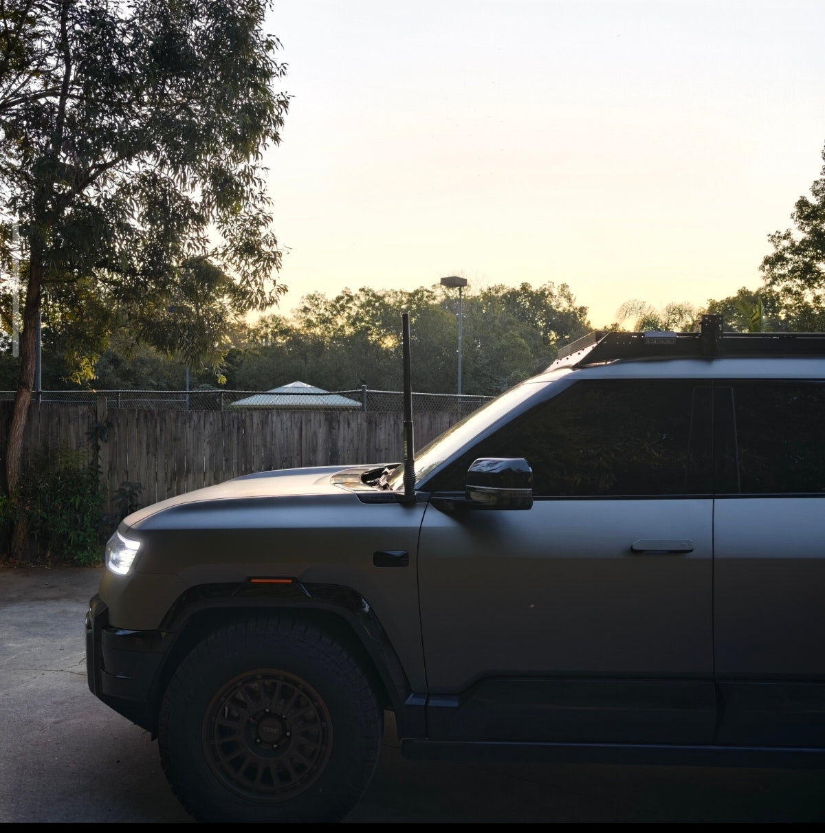 DENZA B8 UHF ANTENNA MOUNT STAINLESS STEEL POWDER COATED BLACK-Let us help you explore your 4x4 with us Noxfun