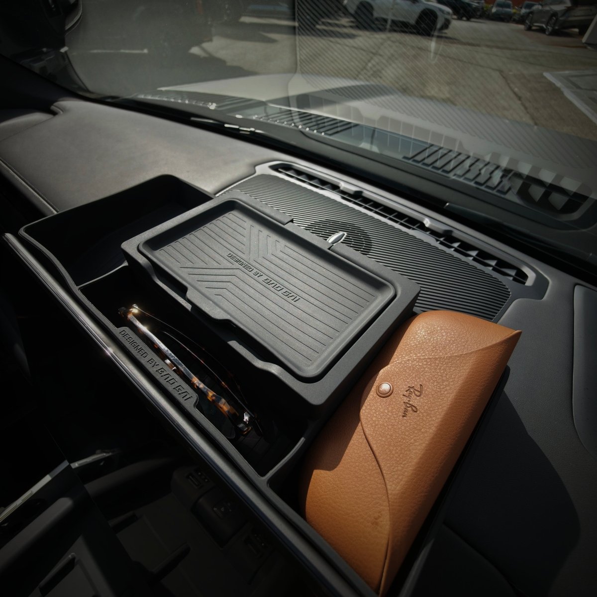 CENTRE SCREEN REAR STORAGE ORGANISER DENZA B8 2026+-Let us help you explore your 4x4 with us Noxfun