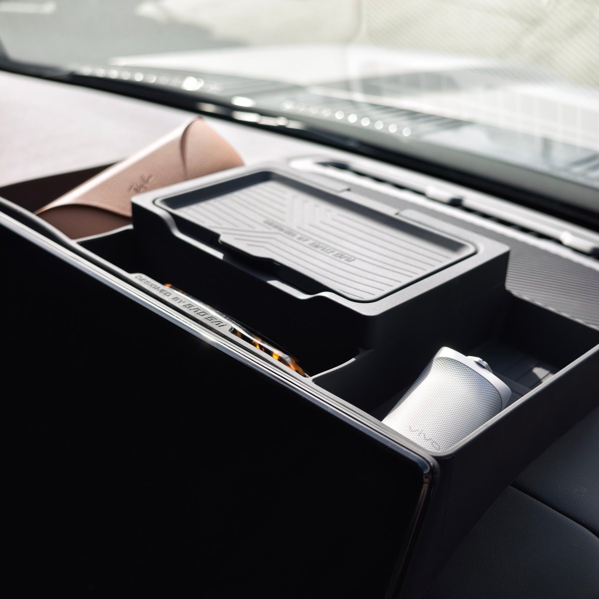 CENTRE SCREEN REAR STORAGE ORGANISER DENZA B8 2026+-Let us help you explore your 4x4 with us Noxfun