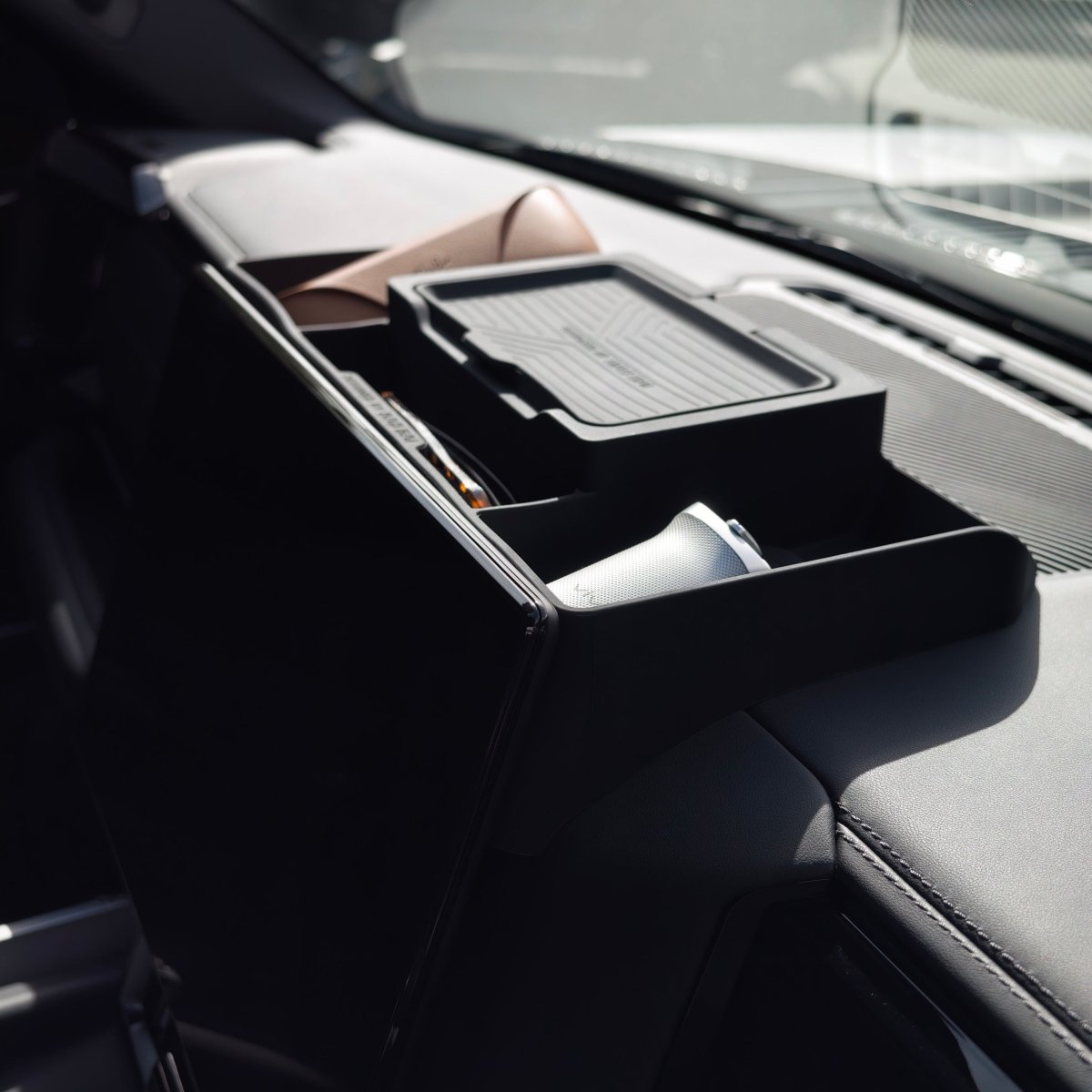 CENTRE SCREEN REAR STORAGE ORGANISER DENZA B8 2026+-Let us help you explore your 4x4 with us Noxfun