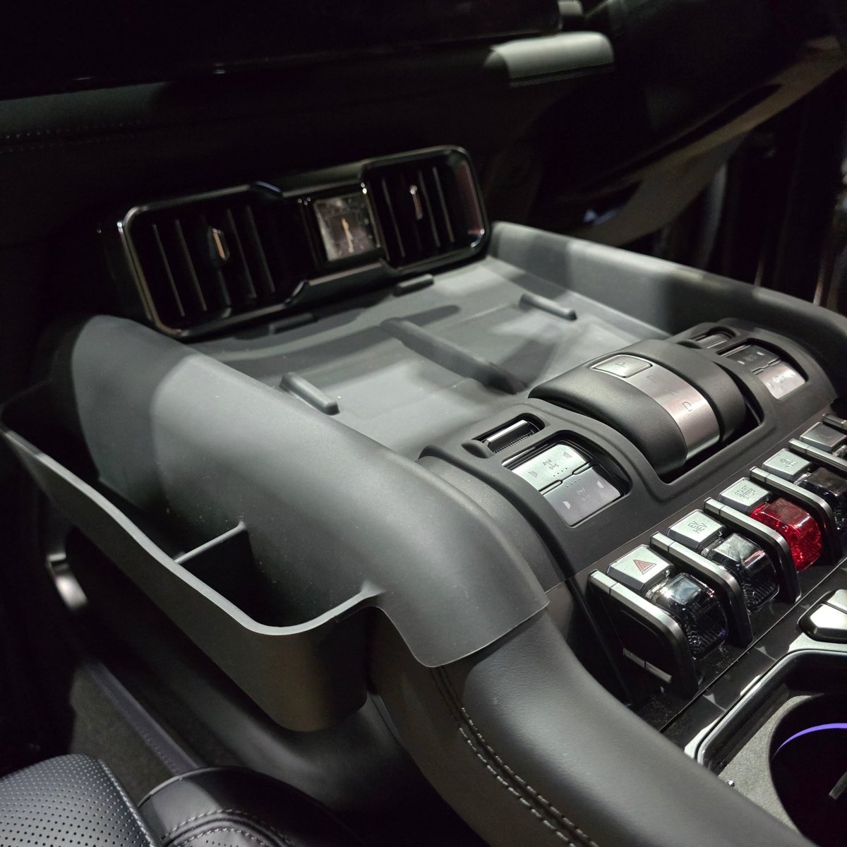 SILICONE WIRELESS CHARGE PAD STORAGE COVER DENZA B8 2026+-Let us help you explore your 4x4 with us Noxfun