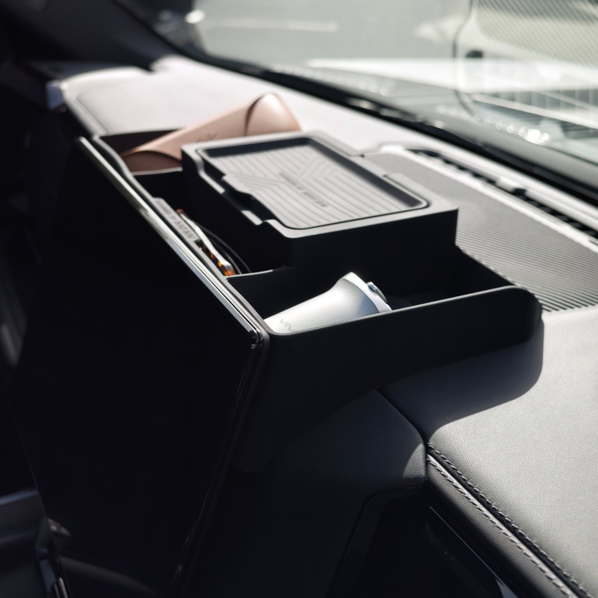 CENTRE SCREEN REAR STORAGE ORGANISER DENZA B8 2026+-Let us help you explore your 4x4 with us Noxfun