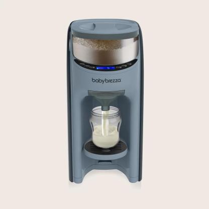 Preparador automático de fórmula para bebé, mezcla y calienta el biberón al instante.