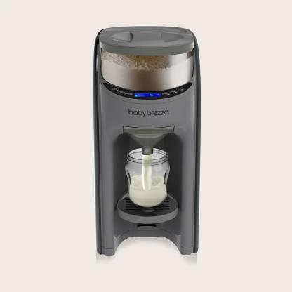 Preparador automático de fórmula para bebé, mezcla y calienta el biberón al instante.