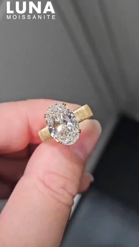 Luna Moissanite 4.0 Ct Oval Cut Solitaire Wide Band Brushed Engagement Ring In Sterling Silver