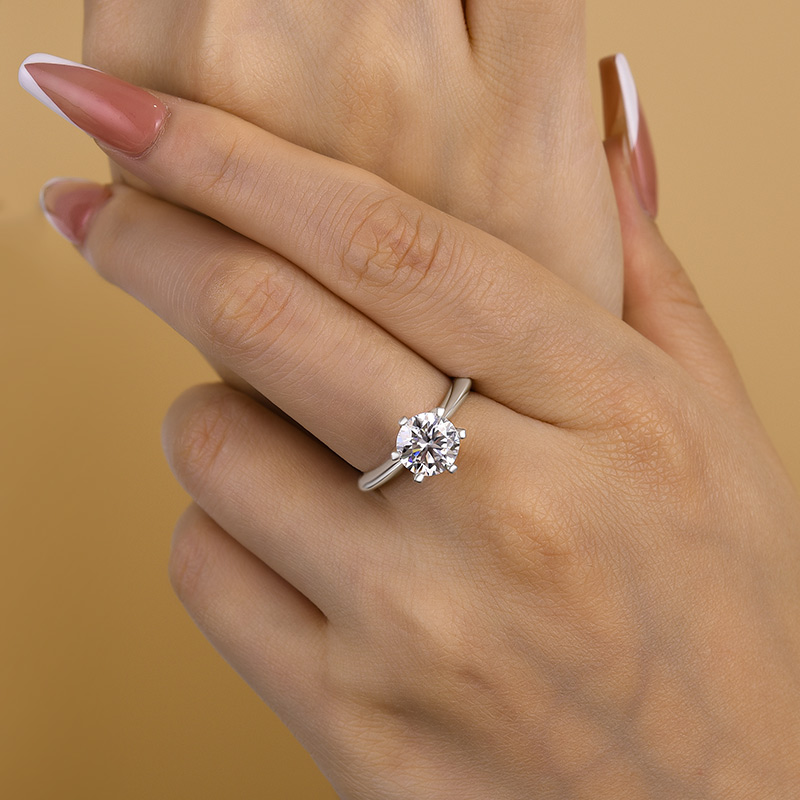 Luna Moissanite 0.5 Ct ～ 5.0 Ct Round Cut Classic Solitaire Six-Prong Engagement Ring In Sterling Silver