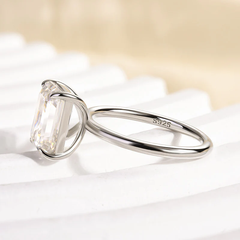 Luna Moissanite 1.0 Ct ～ 4.0 Ct Emerald Cut Solitaire Classic Engagement Ring In Sterling Silver