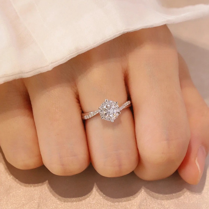 1Ct/2Ct Moissanite Twisted Star Design Engagement Ring