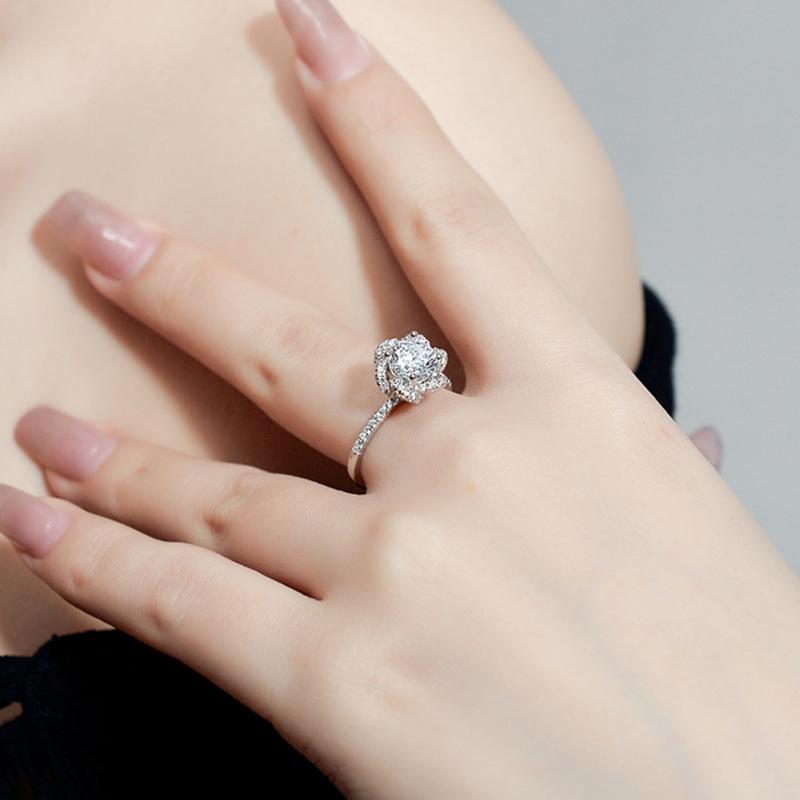 Luna Moissanite 1.0 Ct ～ 3.0 Ct Round Cut Flower Design Engagement Ring In Sterling Silver