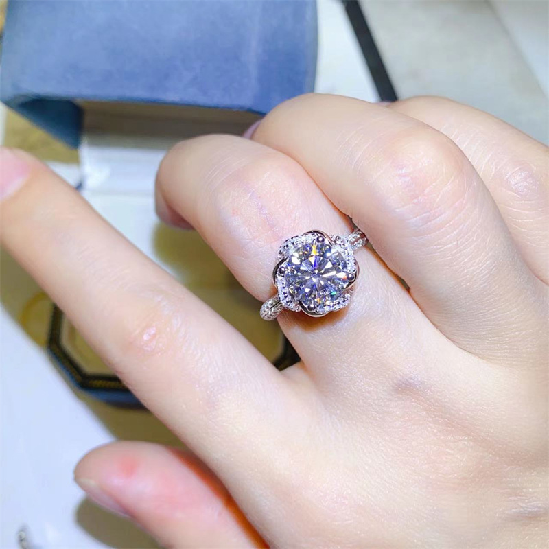 1Ct/2Ct Moissanite Flower Design Engagement Ring