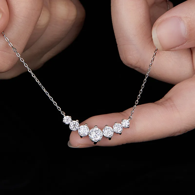 Moissanite Seven-Stone Classic Smile Necklace